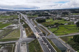 建設が進む新東名高速道路「新秦野IC～新御殿場IC」。