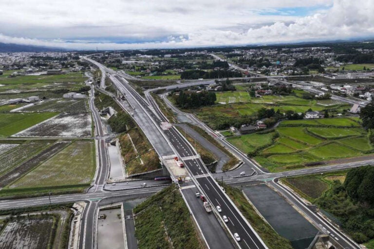 建設が進む新東名高速道路「新秦野IC～新御殿場IC」。