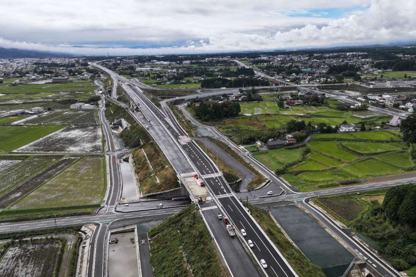 建設が進む新東名高速道路「新秦野IC～新御殿場IC」。
