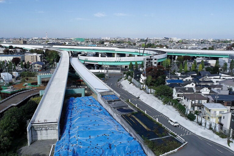 外環道「大泉JCT」の工事状況。2025年11月撮影。