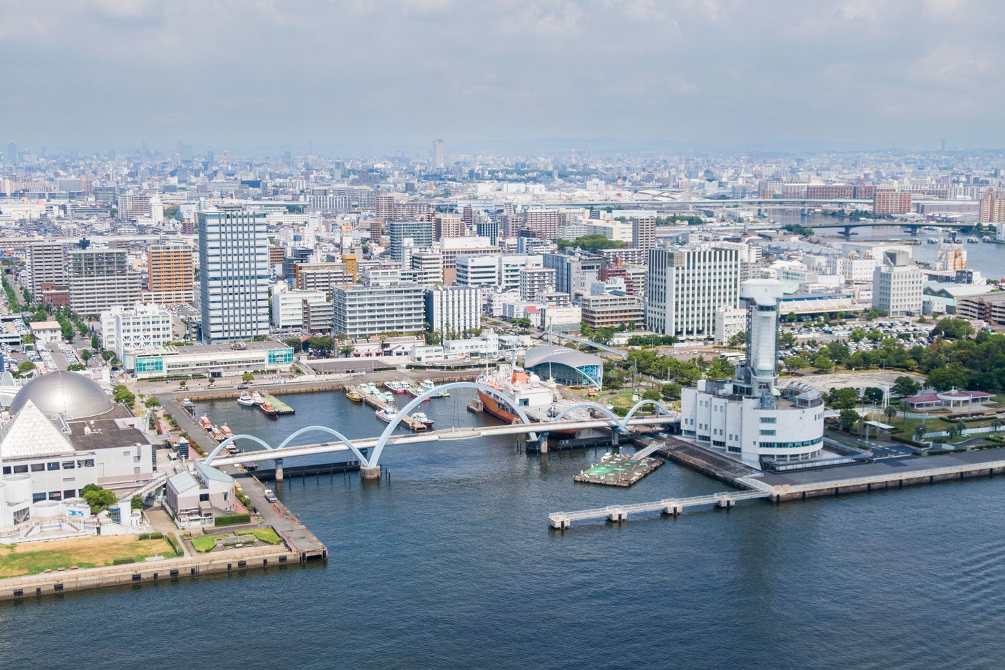 名古屋港の様子。(c)WATA3 – stock.adobe.com