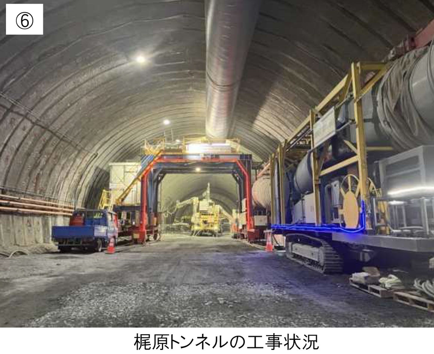 新名神高速 梶原トンネルの工事状況。2025年11月撮影。