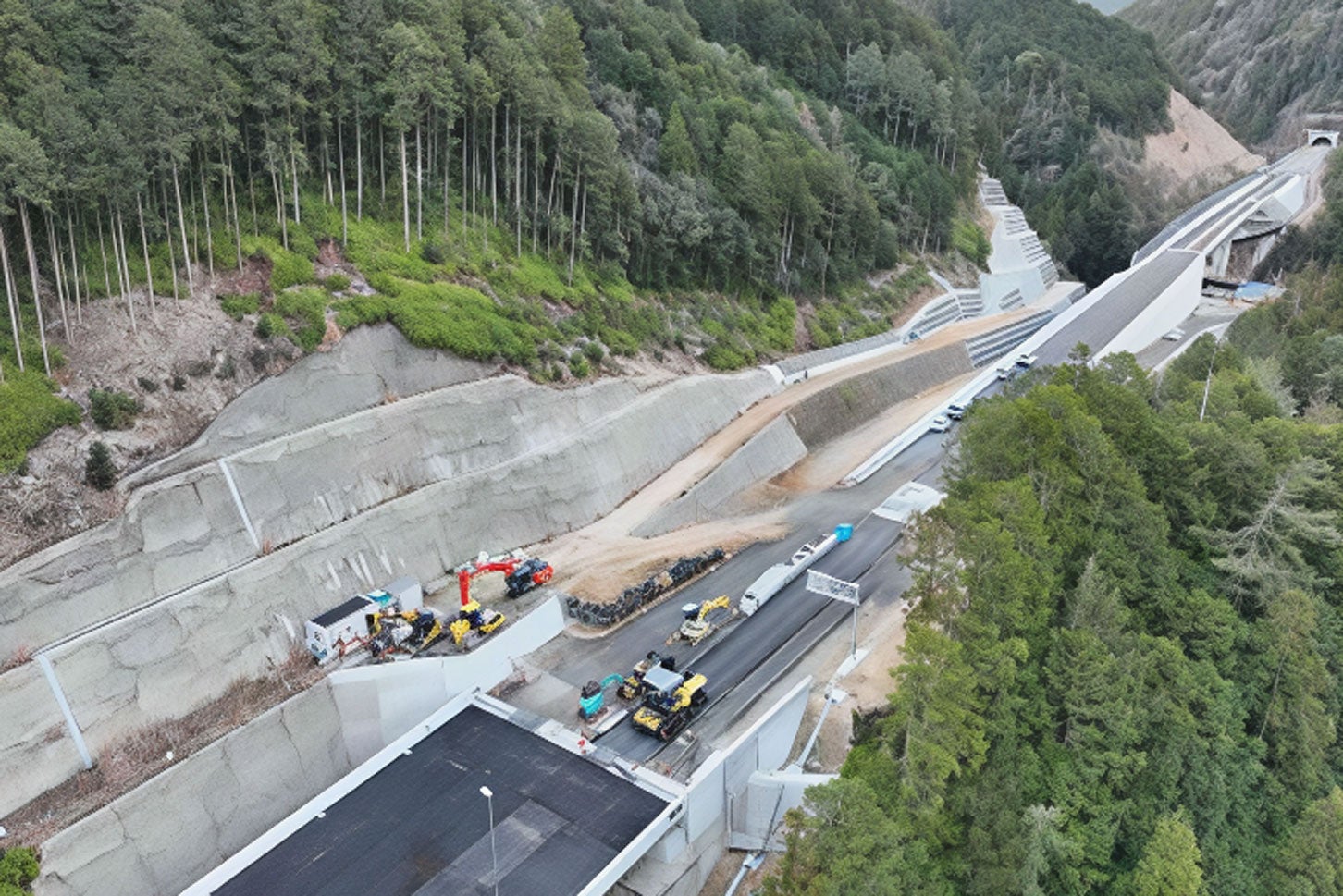 三遠南信道 東栄IC～鳳来峡ICの工事状況。