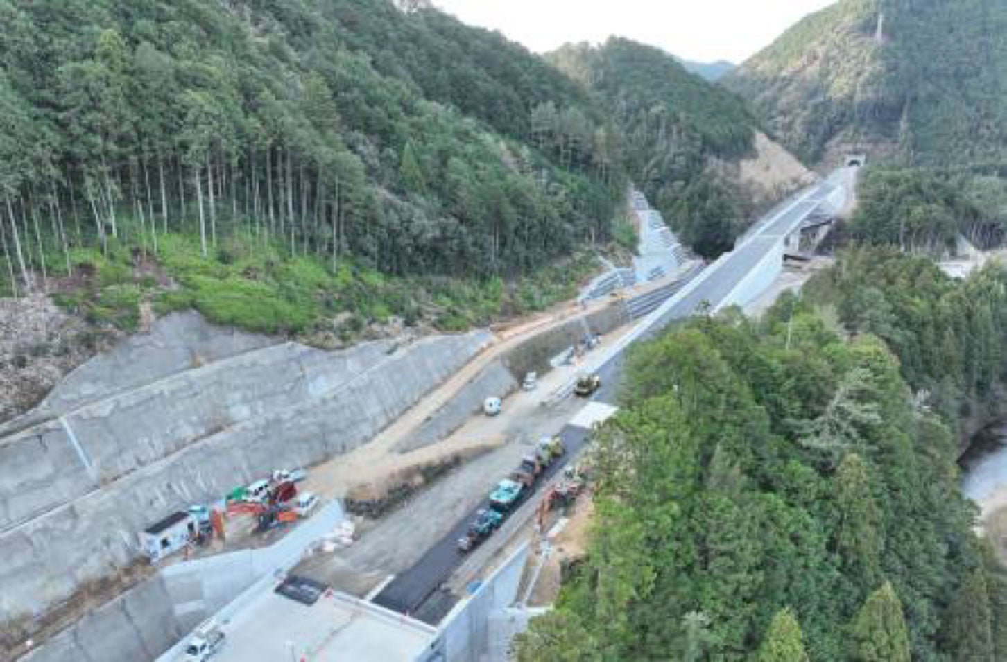 三遠南信道 東栄IC～鳳来峡ICの工事状況。