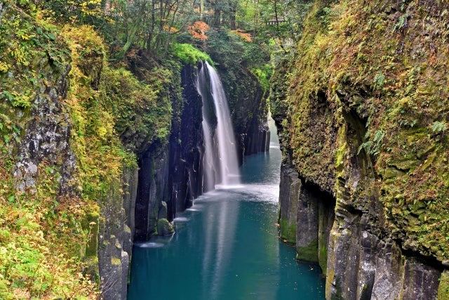 渓谷美などで知られる高千穂。