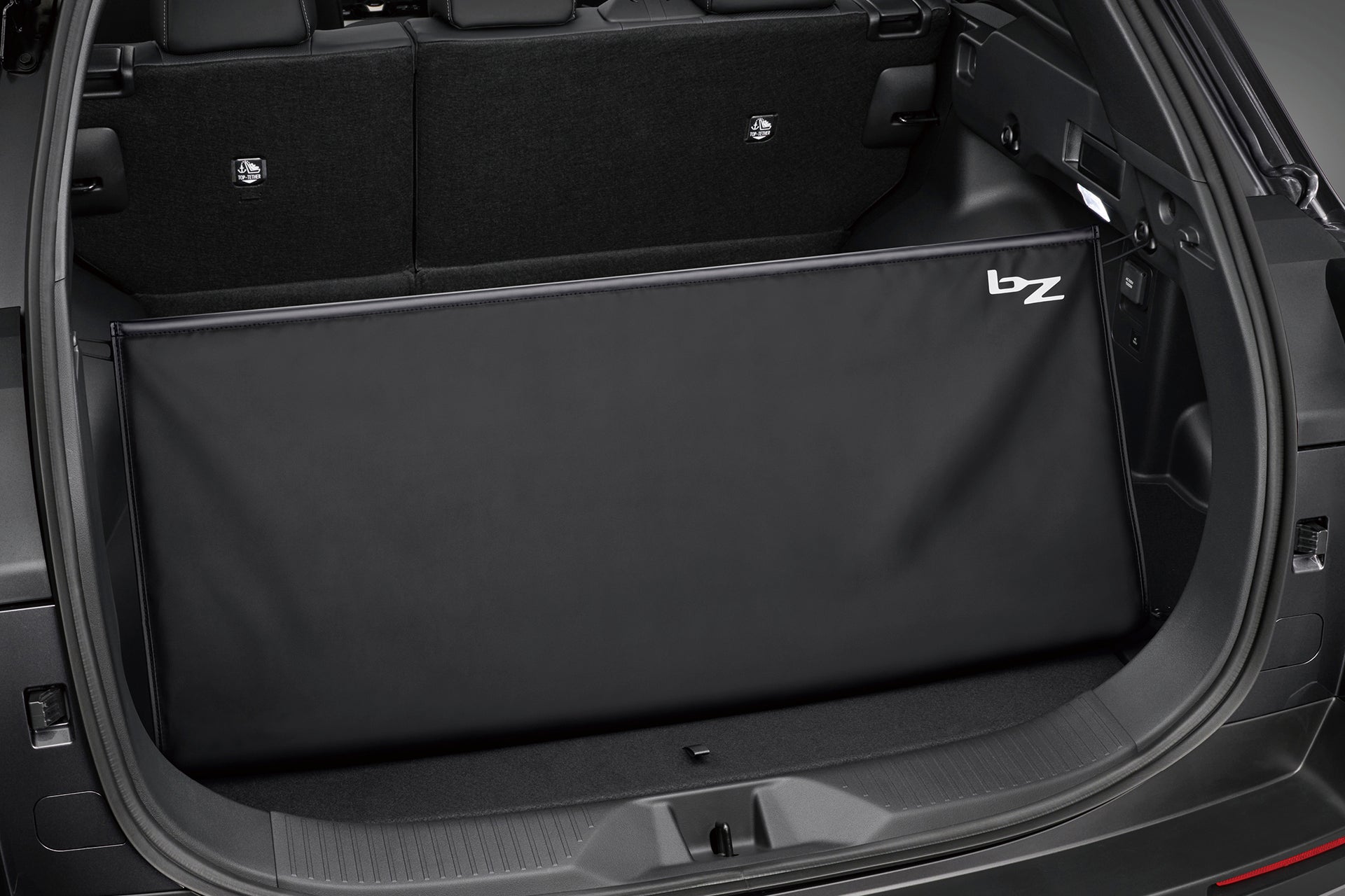 トヨタbZ4Xツーリング｜販売店オプション｜バックドアオープニングガード：税込1万8700円