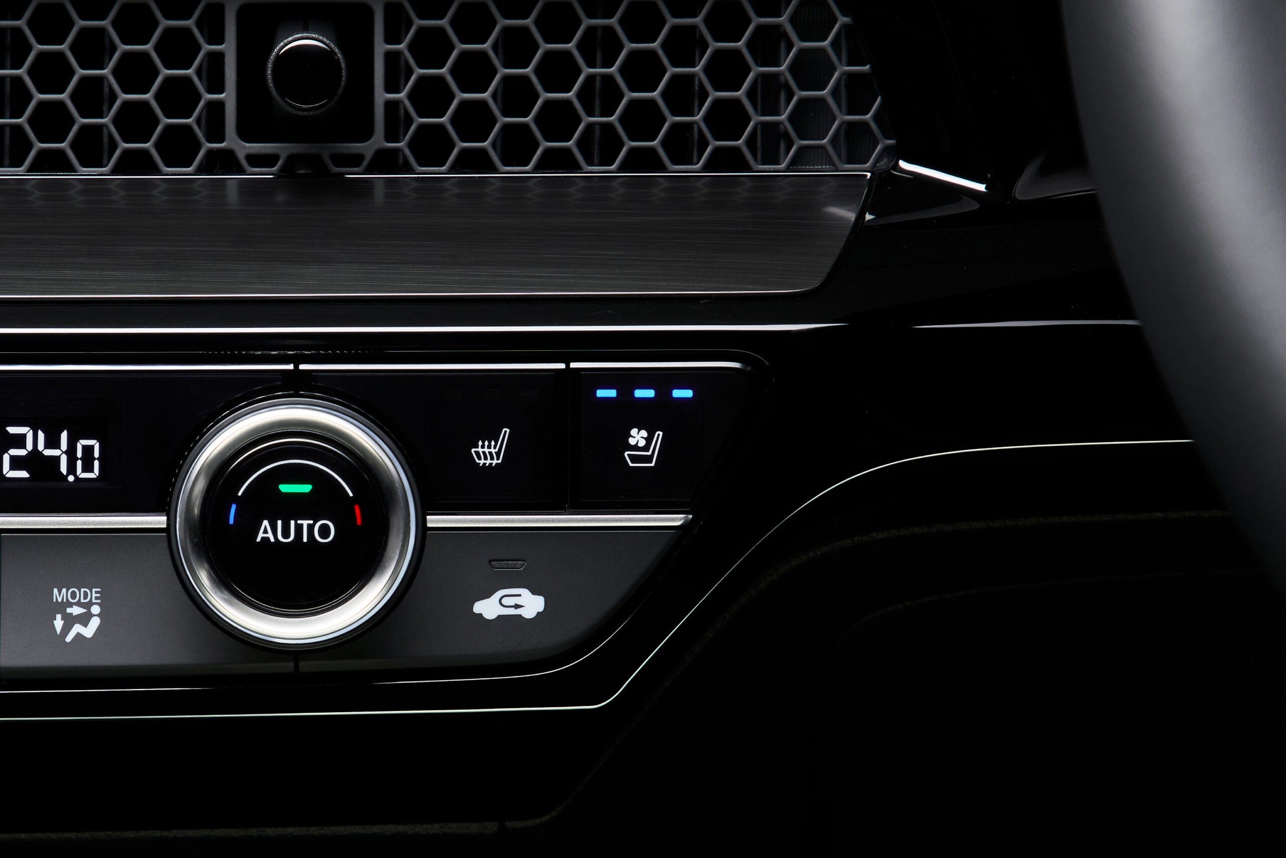 ホンダCR-V e:HEV RSブラックエディション｜運転席&助手席 シートベンチレーションスイッチ