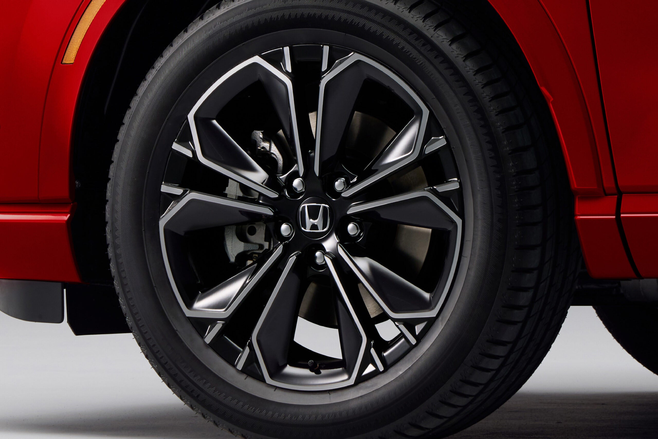 ホンダCR-V e:HEV RS｜19インチ ノイズリデューシング アルミホイール （ベルリナブラック+切削クリア）