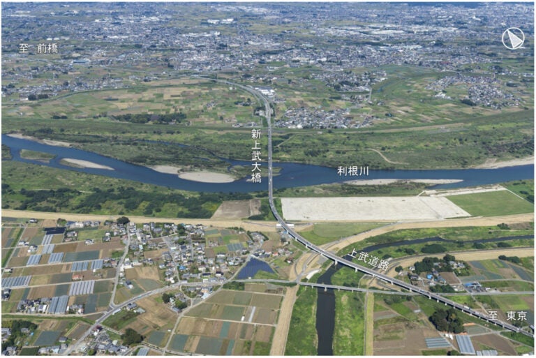 埼玉県側からのぞむ新上武大橋
