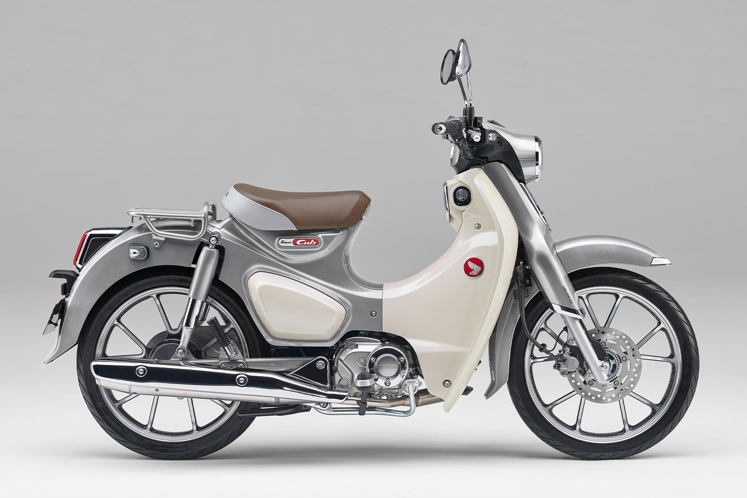 スーパーカブ C125（新色：プレミアムシルバーメタリック）