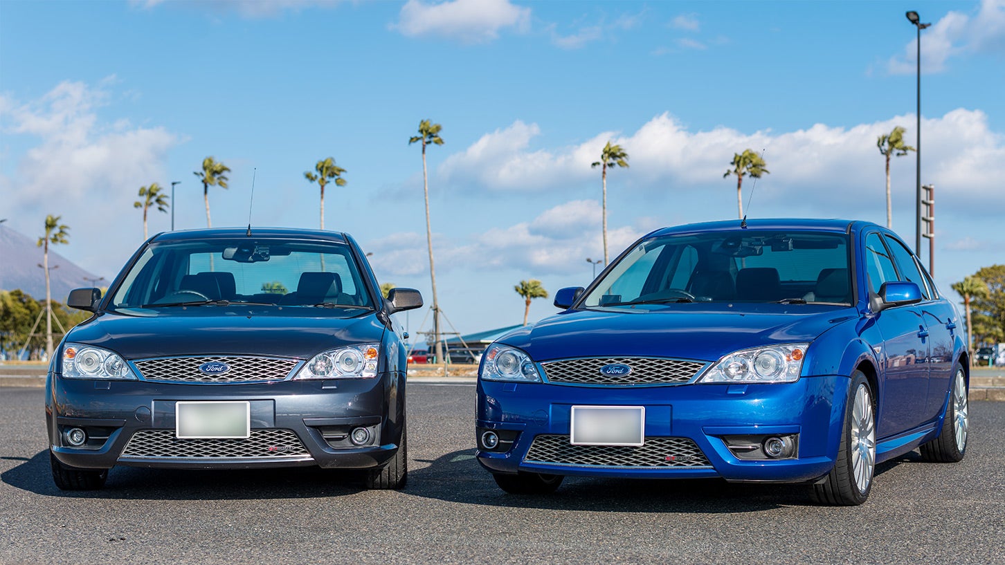 しゅんさんと父親が所有するモンデオST220は、それぞれ色違いの個体。国内登録台数はわずか53台とされる希少モデルだけに、このツーショットは貴重です！ 写真提供＝しゅんさん