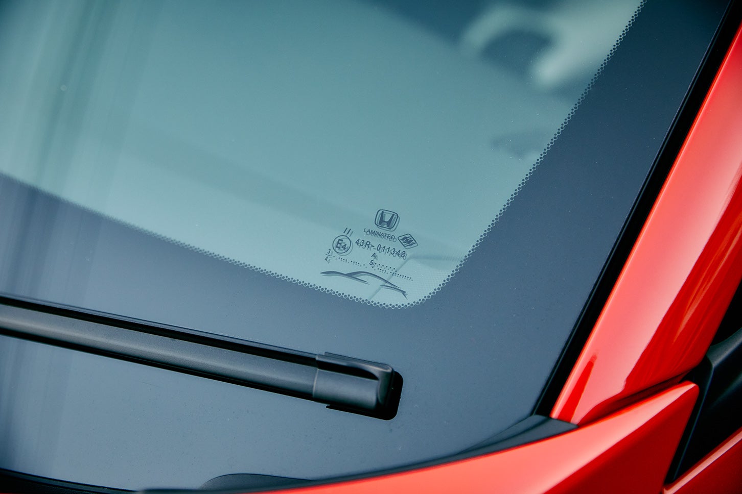 フロントガラスに、プレリュードのグラフィックシルエットを発見。こういう遊び心を我々は見逃しませんよ！