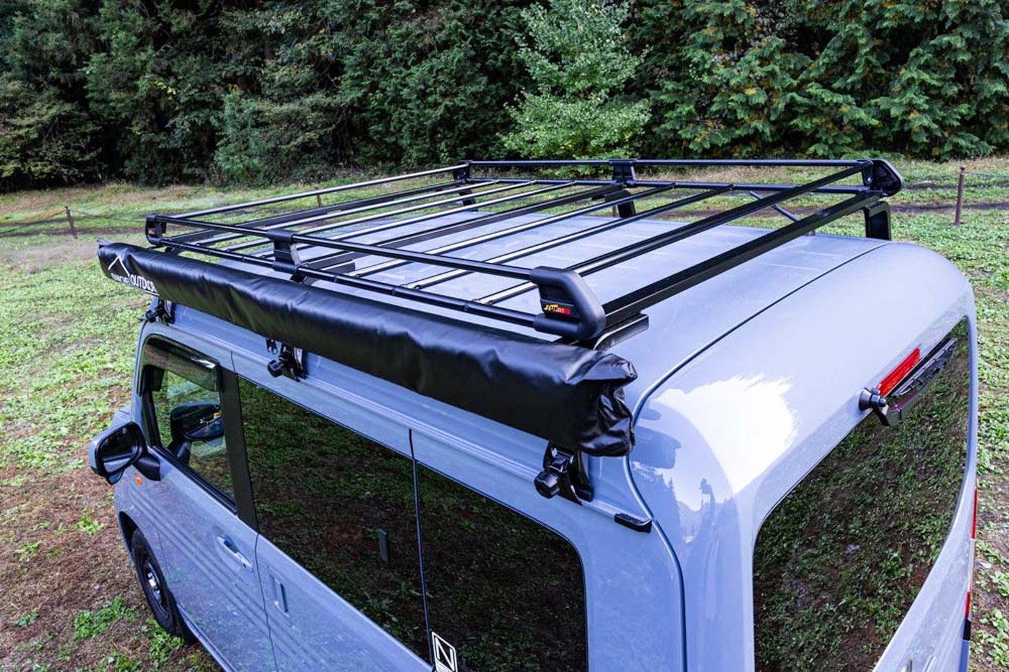 TUFREQのルーフキャリア　「週末作業でコツコツ約半年…トランポ＆車中泊旅仕様のN-VANをチェック」から引用