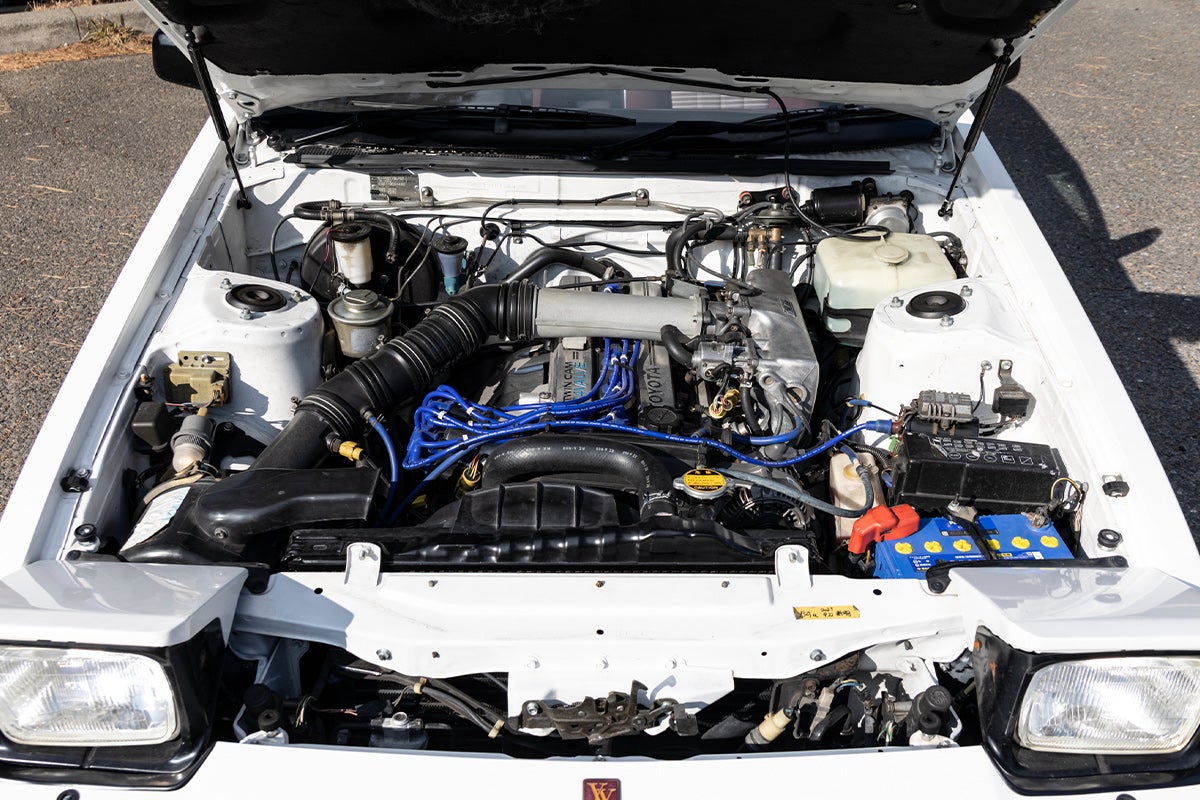 レストアされたエンジンルームはとても綺麗な状態でした