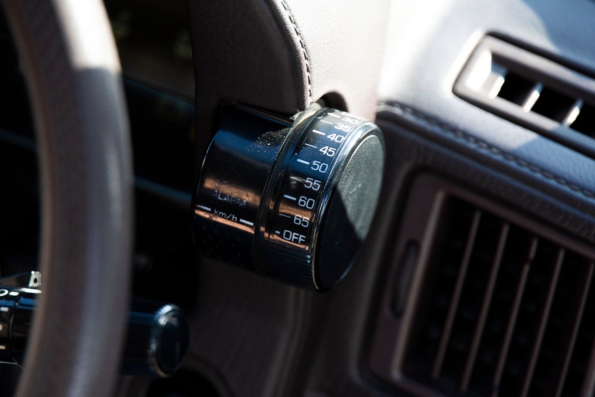 こちらのダイヤルは速度アラーム調節機能です。キンコン音……とてもなつかしいですね