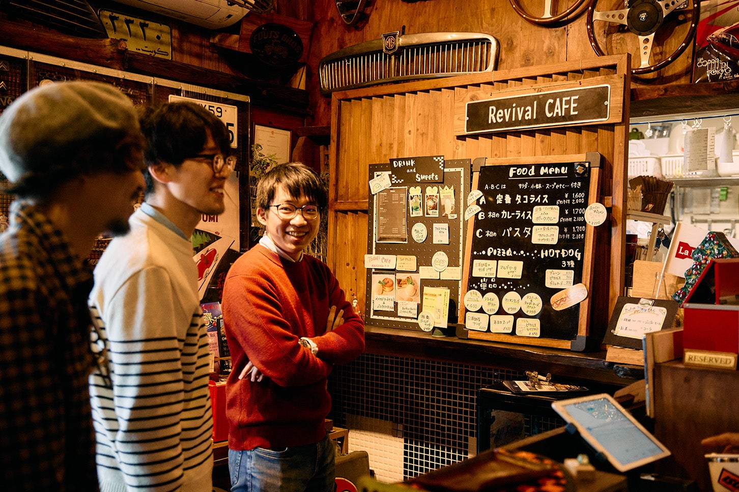 オーダーは入口を入ってすぐの場所でどうぞ。壁にメニューが貼られていて、気軽にメニューについて質問できますよ