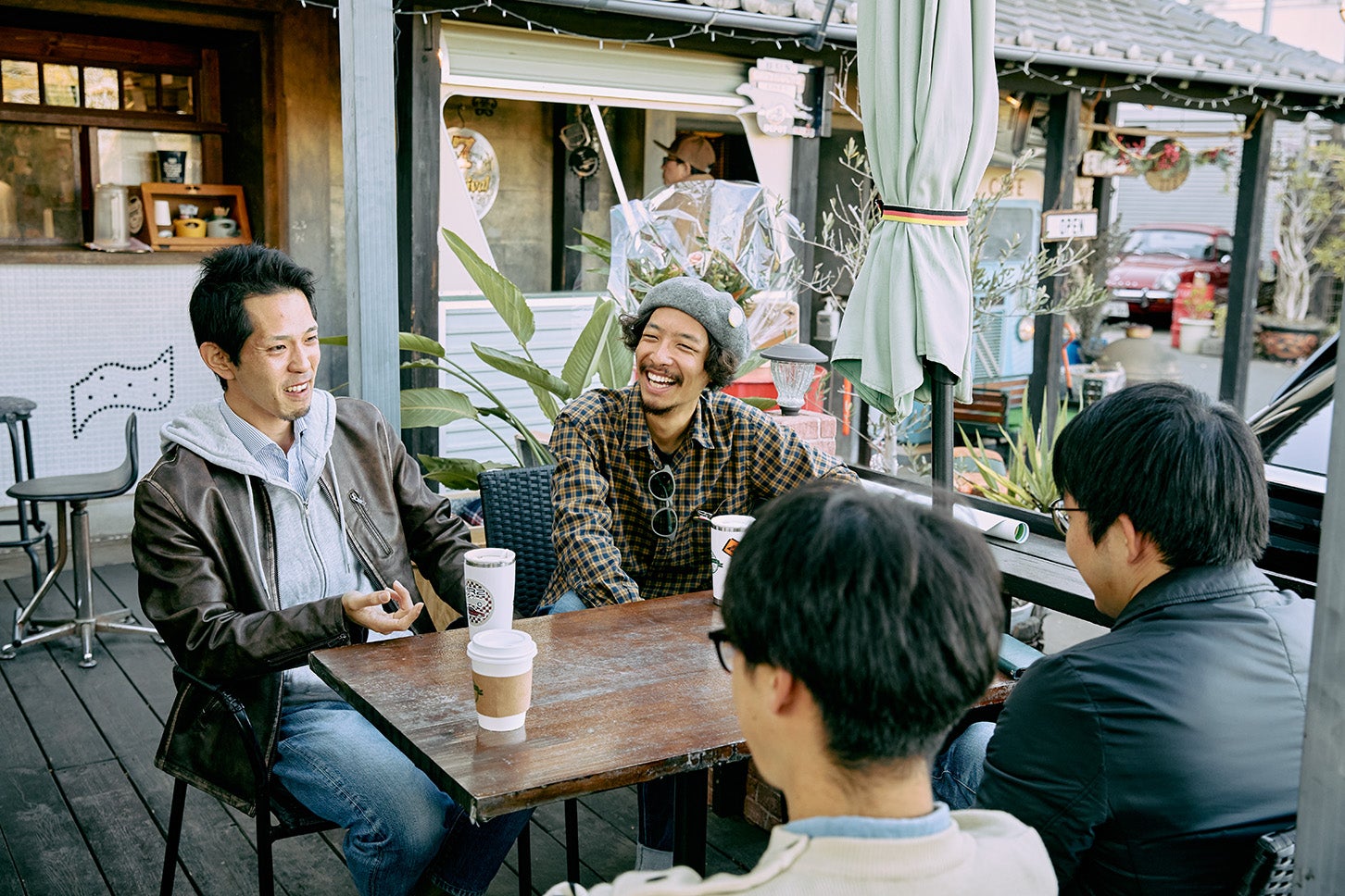 晴れの日は、ぜひ1階テラス席でオープンエアを楽しんで！