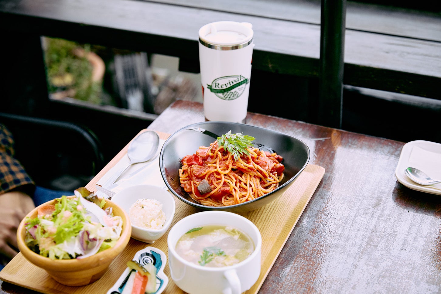 こちらは「本日のパスタ」より、「野菜たっぷりナポリタン風」単品1700円！