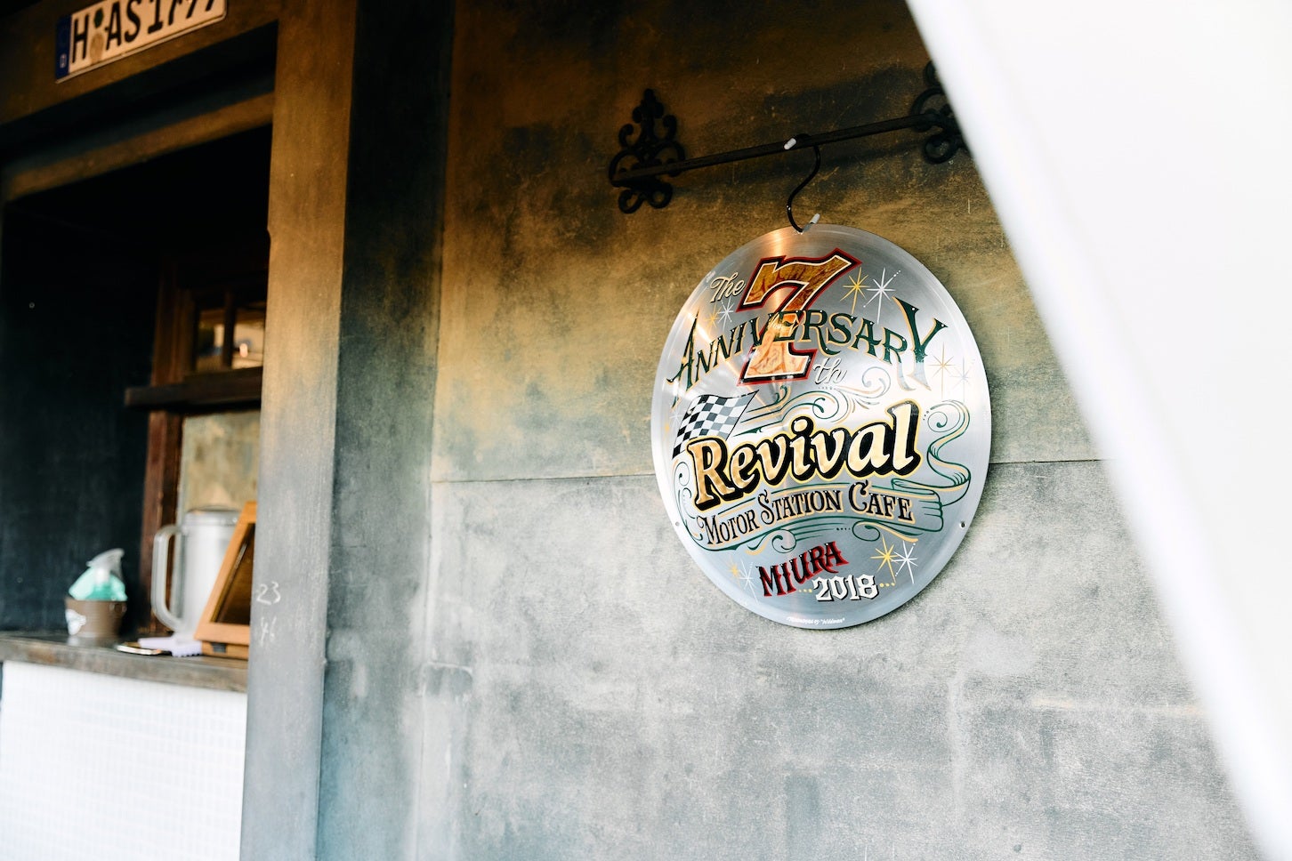 リバイバルカフェのオープン7周年を祝ったオブジェを発見