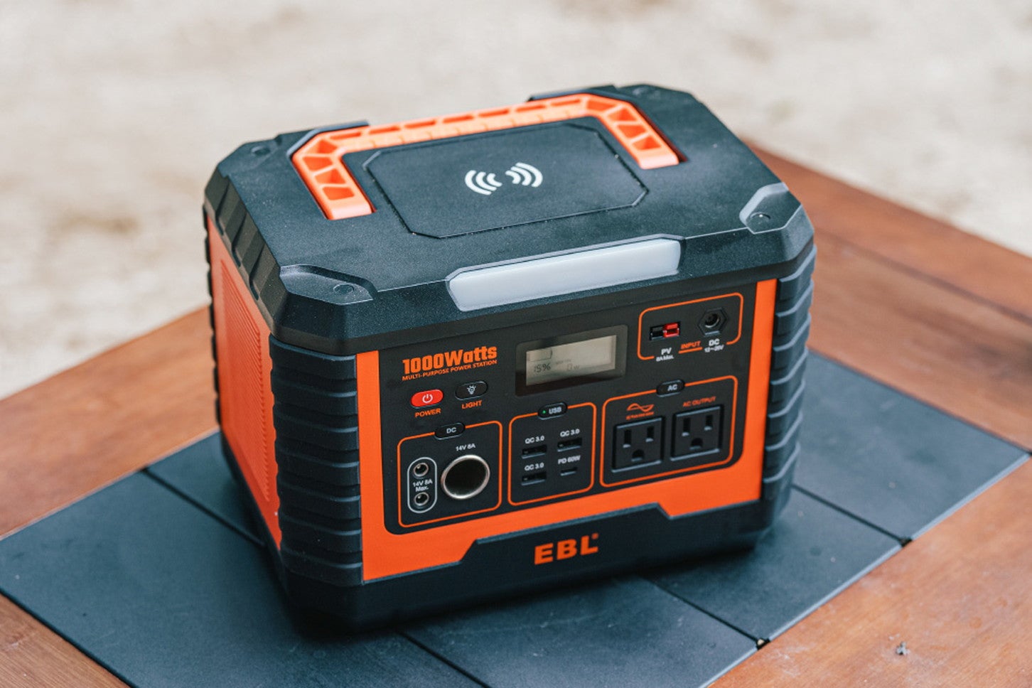 EBLのポータブル電源は1000Wも500Wも大きさはほとんど変わらない