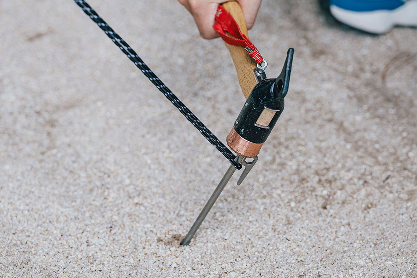 軽いのに丈夫なので、硬い地盤でも思いっきり打ち込める