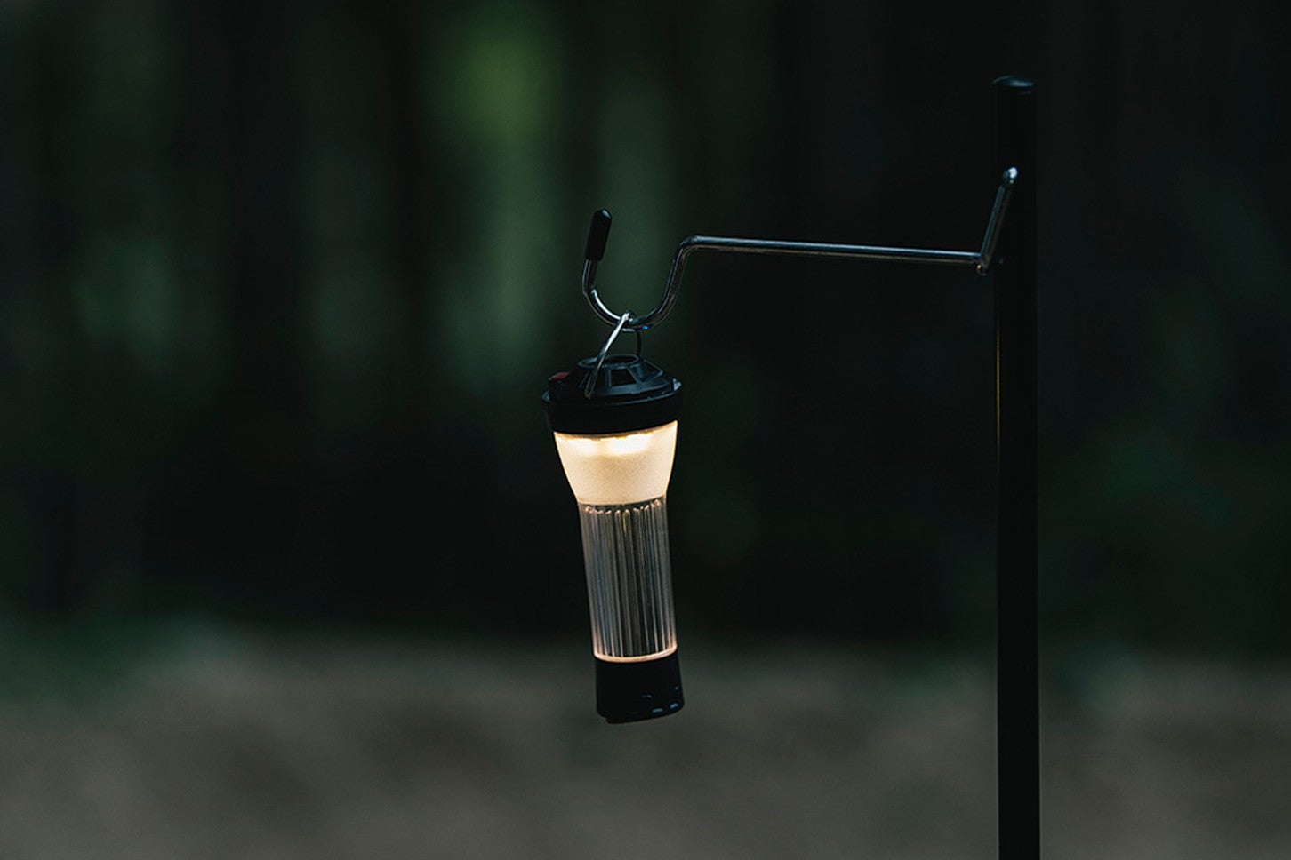 ハンディタイプの充電式LEDランタン