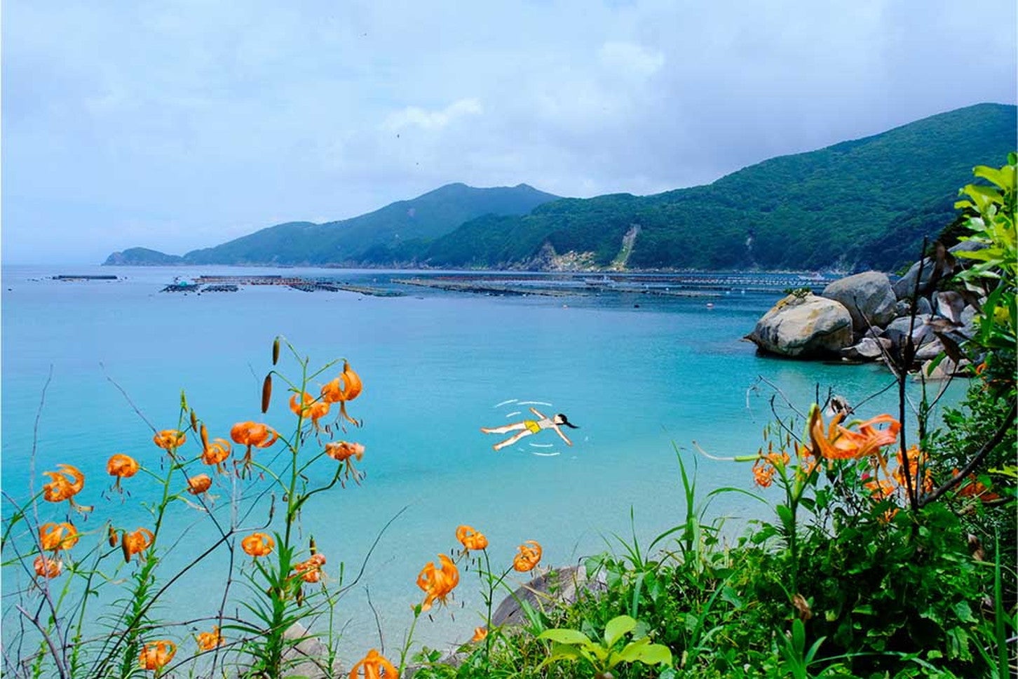 白浜海岸の景色。島の中心部から少し離れたプライベートビーチのような浜辺をひとり占めしました