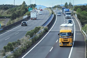 宇都宮～水戸をつなぐ北関東道。ここから北側は100kmにわたり、東西方向の高速道路が存在しない。