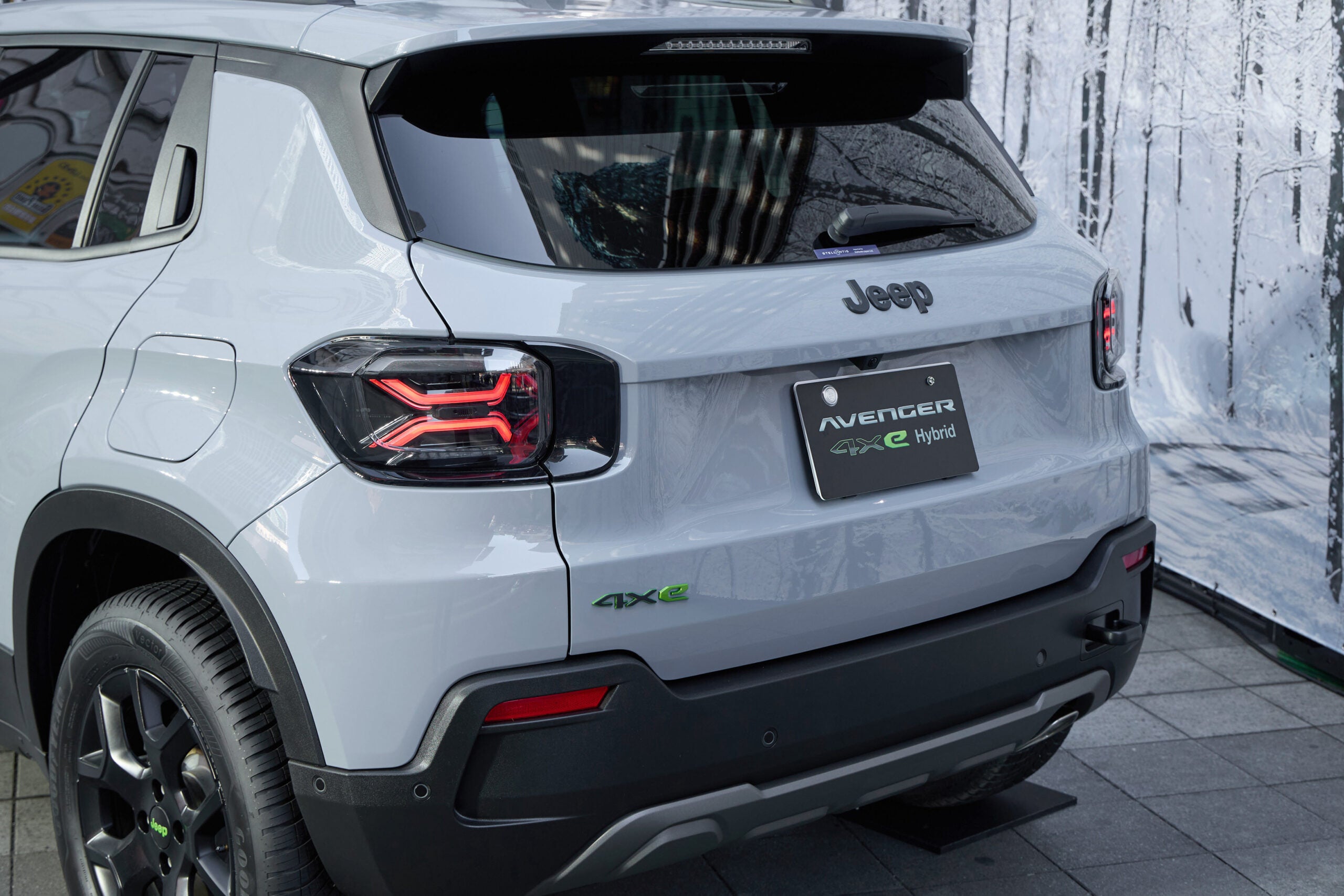 ジープ・アベンジャー4xeハイブリッド・アップランド｜Jeep Avenger 4xe Hybrid Upland