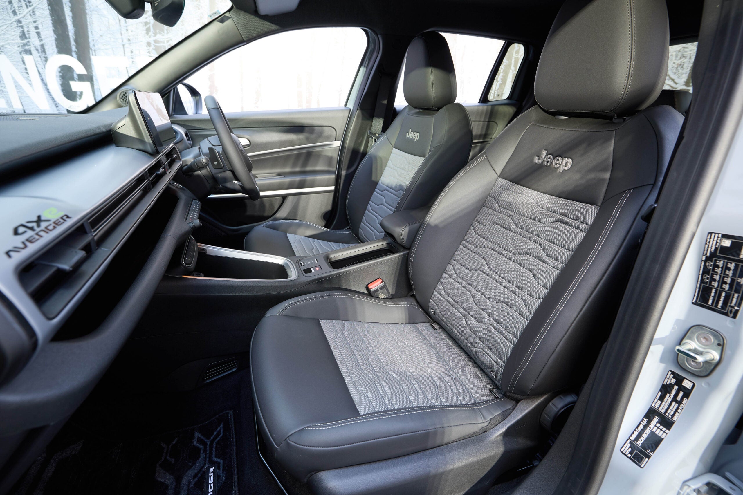 ジープ・アベンジャー4xeハイブリッド・アップランド｜Jeep Avenger 4xe Hybrid Upland