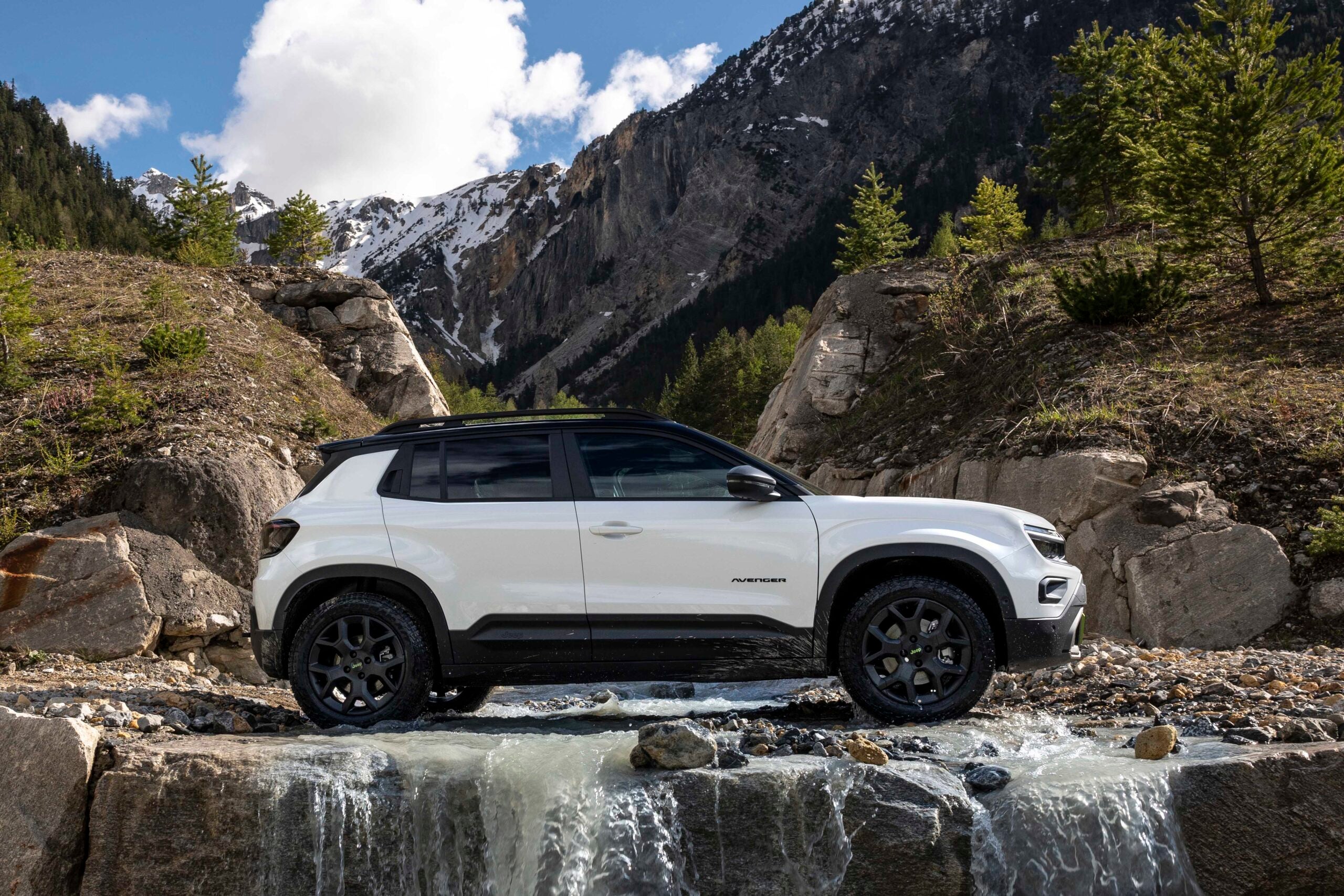 ジープ・アベンジャー4xeハイブリッド・ローンチエディション｜Jeep Avenger 4ex Hybrid Launch Edition