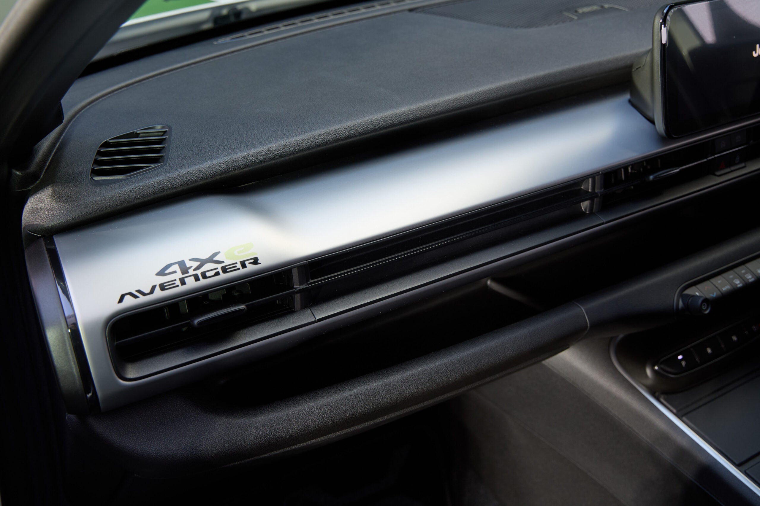 ジープ・アベンジャー4xeハイブリッド・アップランド｜Jeep Avenger 4xe Hybrid Upland