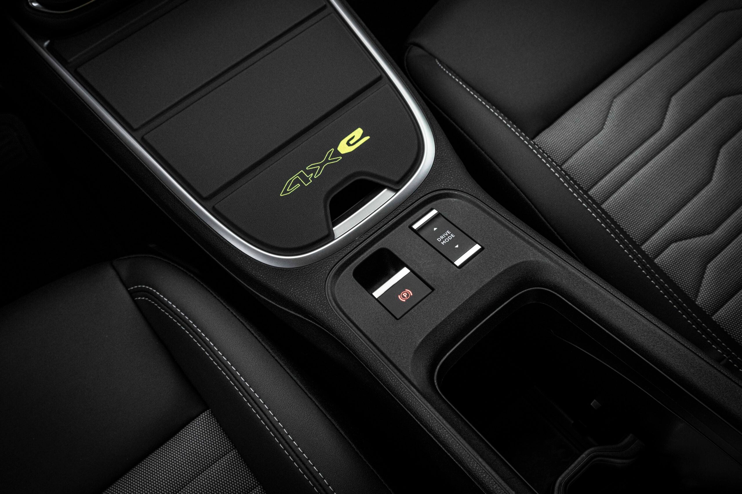 ジープ・アベンジャー4xeハイブリッド・ローンチエディション｜Jeep Avenger 4ex Hybrid Launch Edition