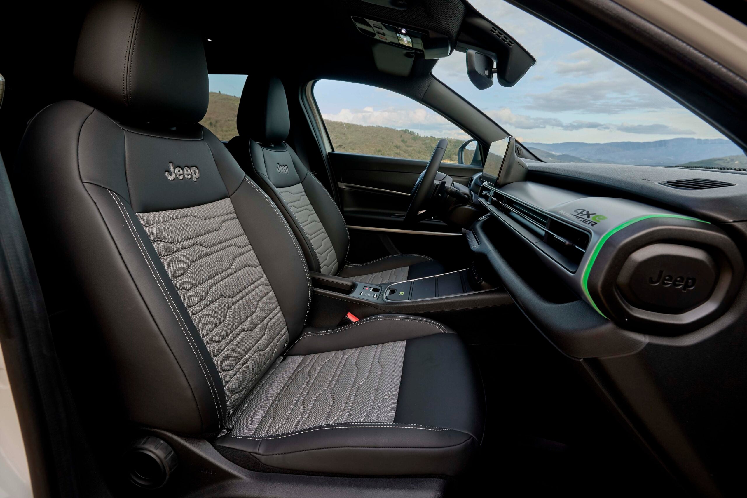 ジープ・アベンジャー4xeハイブリッド・ローンチエディション｜Jeep Avenger 4ex Hybrid Launch Edition