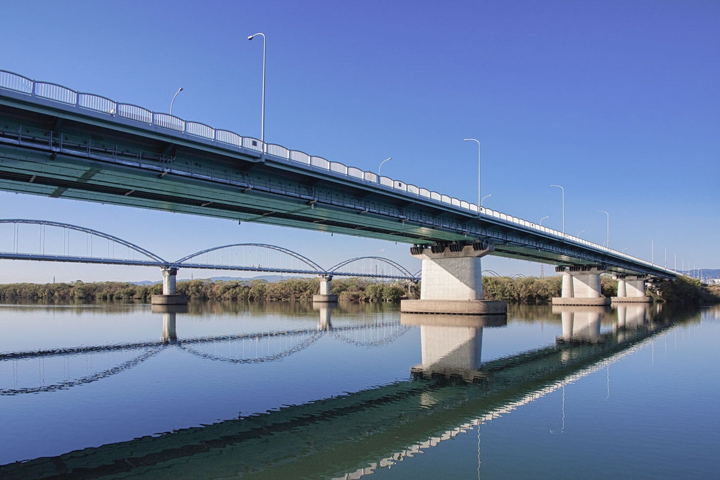 高槻市中心部から南下して枚方市南部をつなぐ「枚方大橋」
