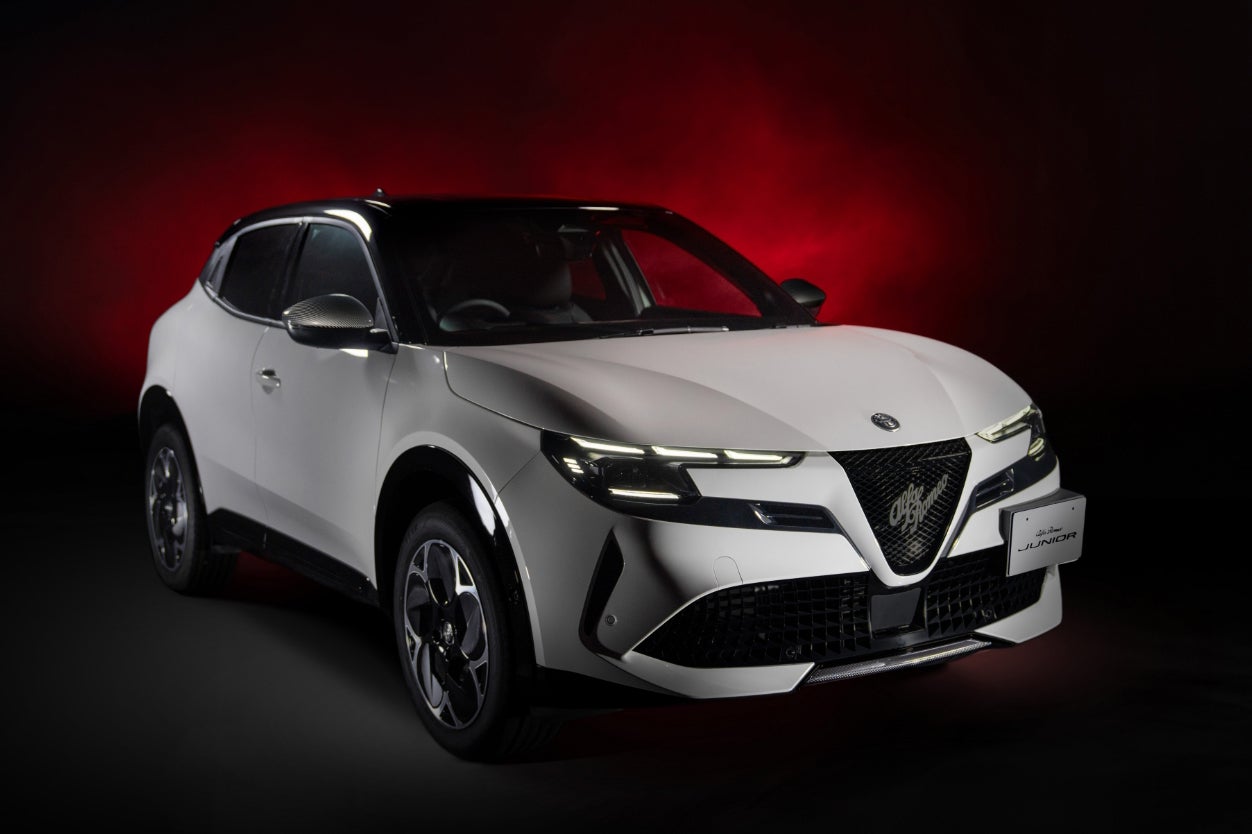 アルファロメオ・ジュニア イブリダ エディツィオーネ ビアンコ｜Alfa Romeo Junior Ibrida Edizione Bianco