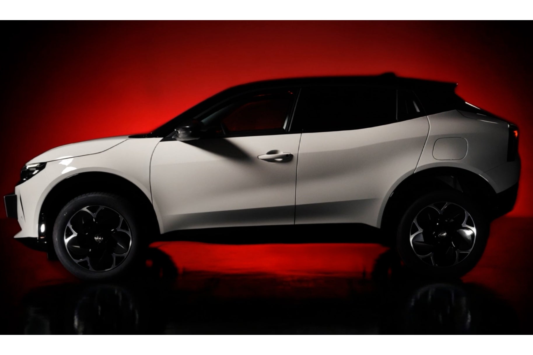 アルファロメオ・ジュニア イブリダ エディツィオーネ ビアンコ｜Alfa Romeo Junior Ibrida Edizione Bianco