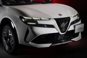 アルファロメオ・ジュニア イブリダ エディツィオーネ ビアンコ｜Alfa Romeo Junior Ibrida Edizione Bianco