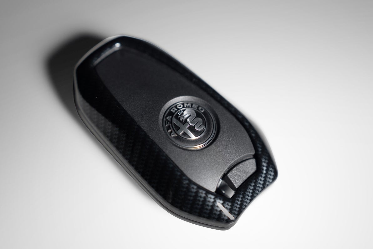アルファロメオ・ジュニア イブリダ エディツィオーネ ビアンコ｜Alfa Romeo Junior Ibrida Edizione Bianco
