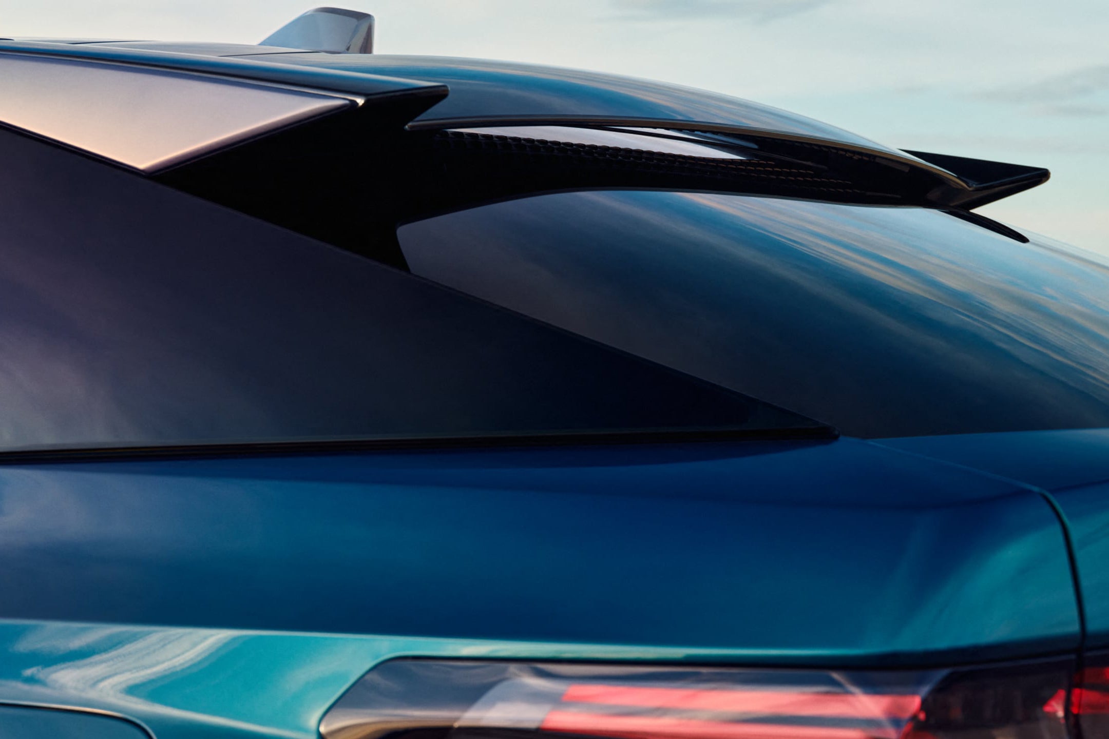 プジョーE-3008 GTアルカンターラパッケージ｜Peugeot E-3008 GT Alcantara Package