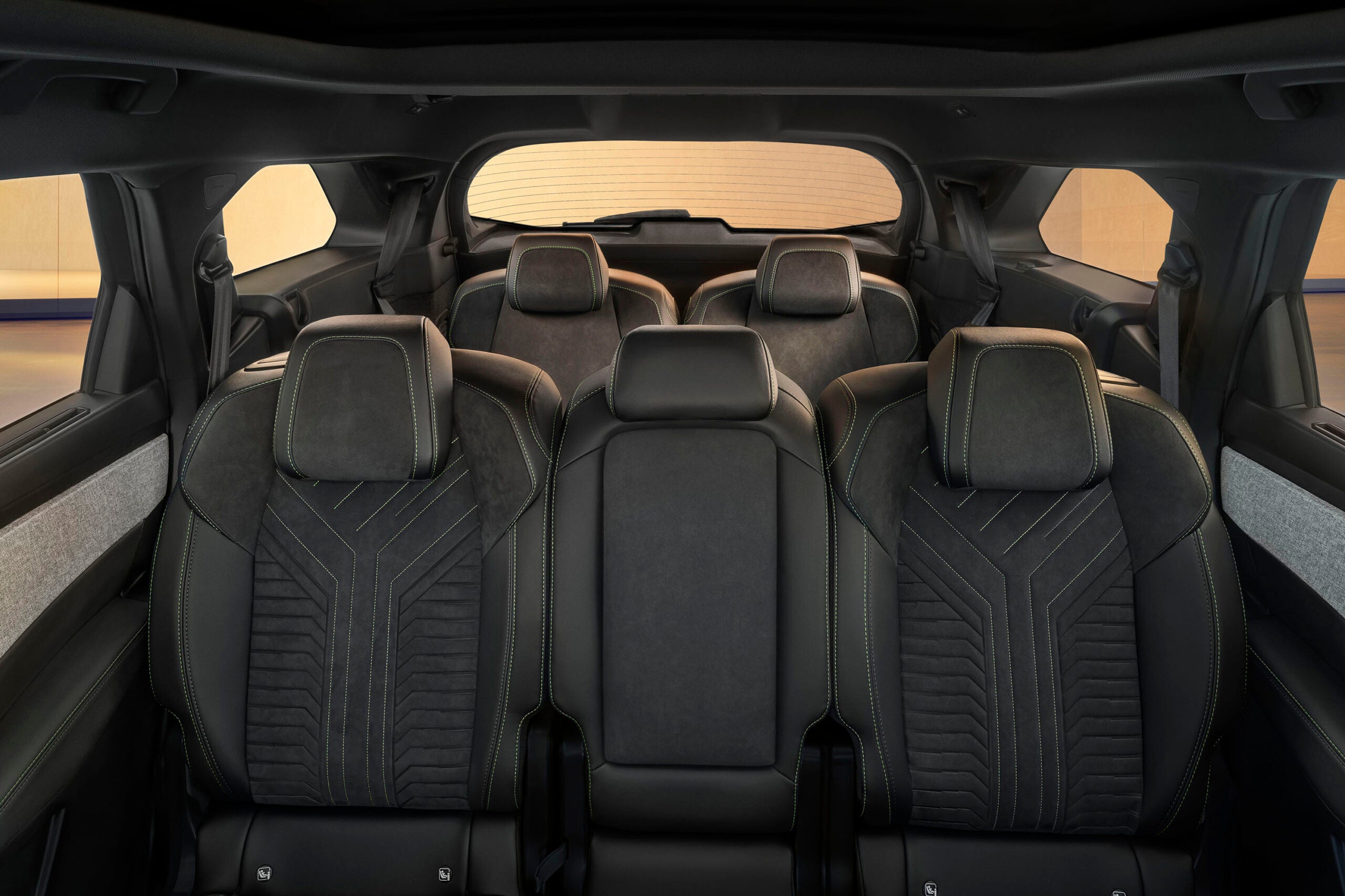 プジョー5008 GTハイブリッド｜Peugeot 5008 GT Hybrid