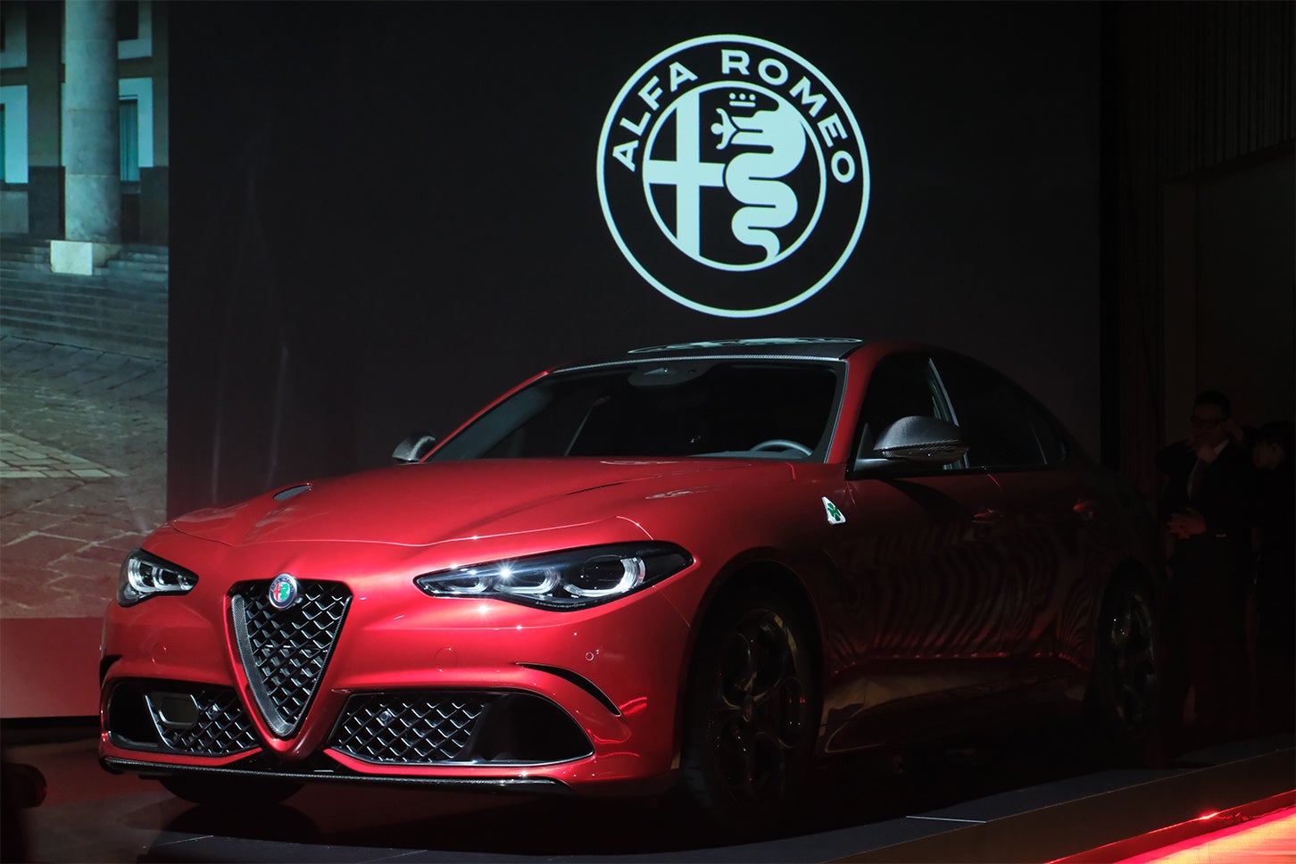 発表会では、世界限定63台生産の「アルファロメオ・ジュリア・クアドリフォリオ・コレッツィオーネ」もトナーレと共にお披露目された