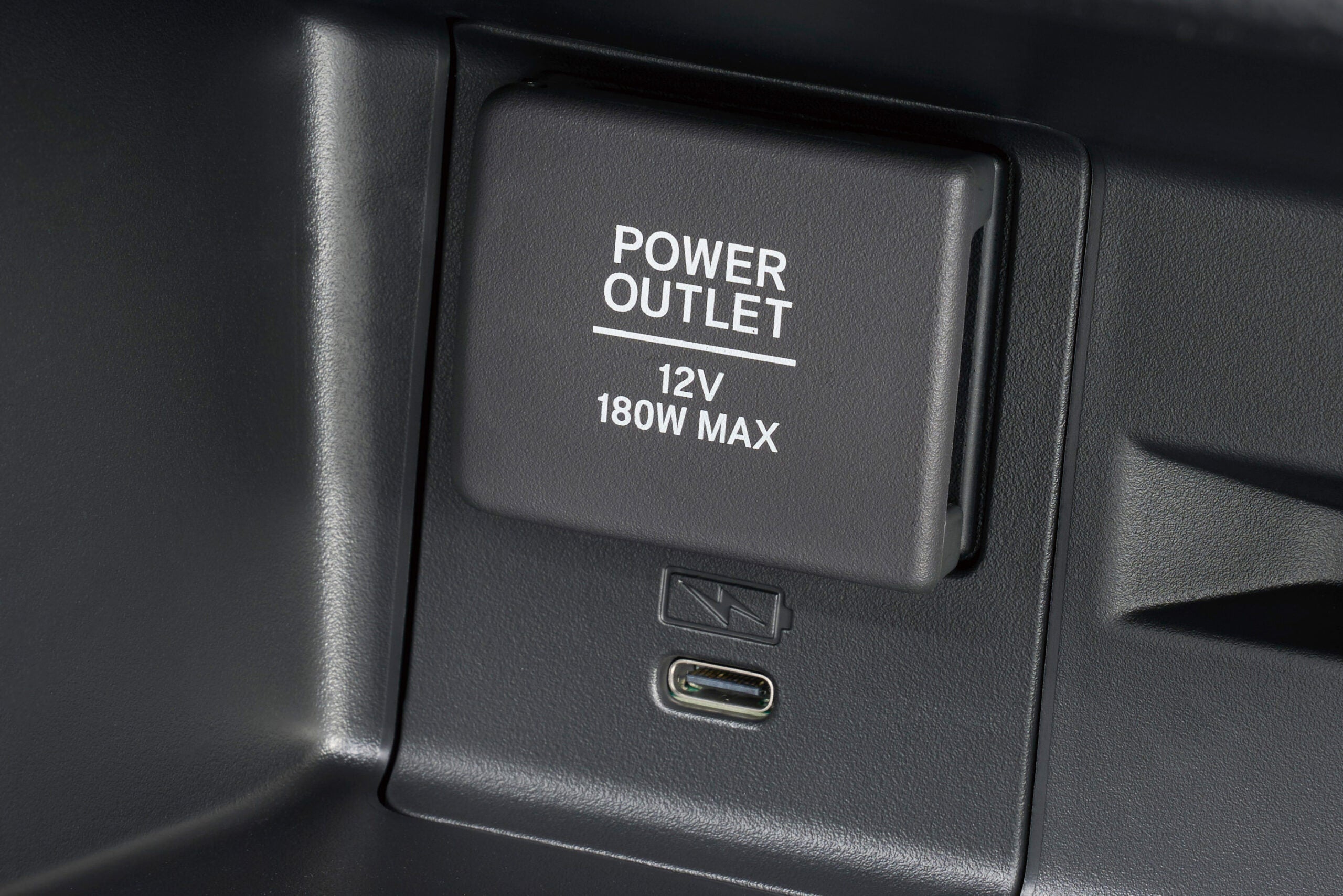 ホンダN-VAN｜充電用USBジャック （Type-C・3A）※FUN以上のグレードに装備