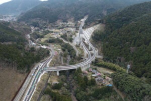 河津下田道路（Ⅱ期）河津七滝ICの様子。