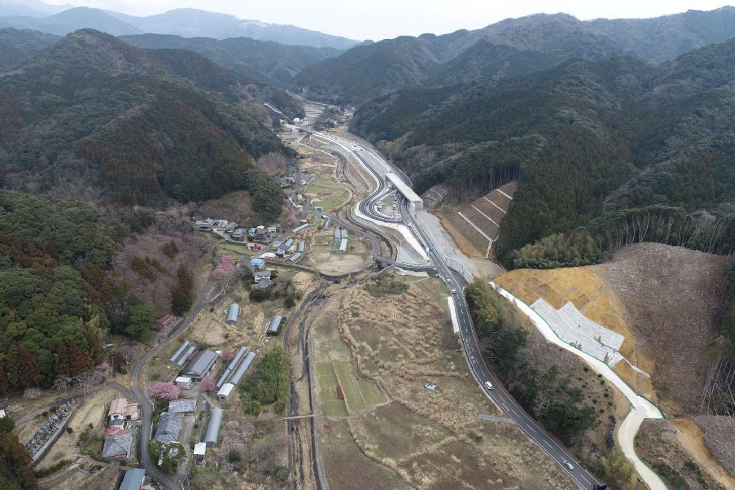 河津下田道路（Ⅱ期）河津逆川ICの様子。