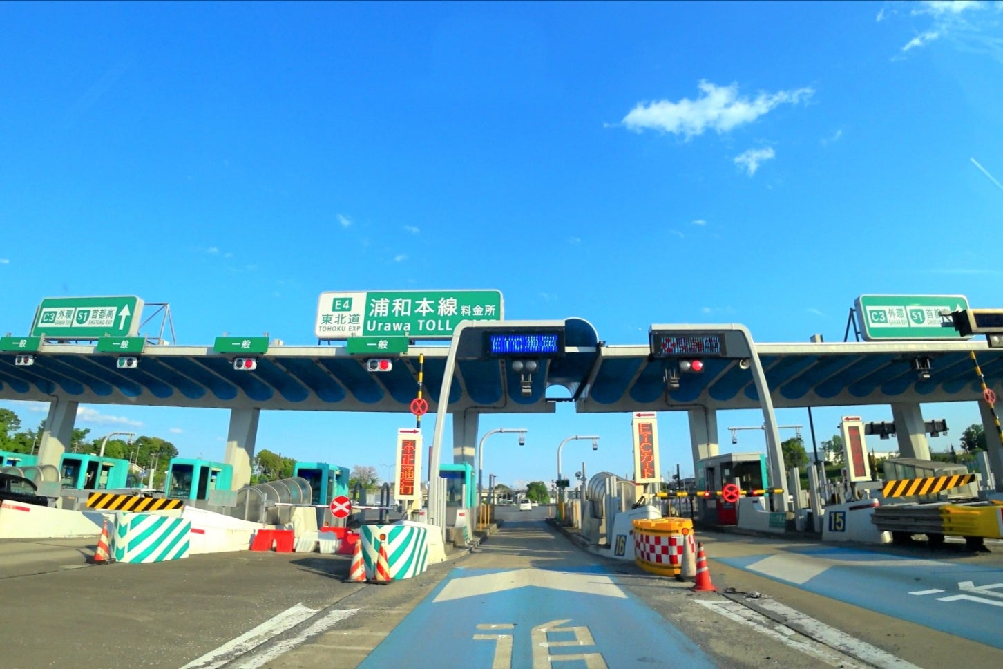 東北道の浦和料金所付近。約1km北側に埼玉新都心線が接続する可能性がある。