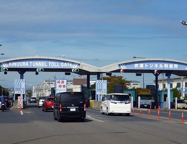 ボトルネックとなっている「衣浦トンネル」の料金所。