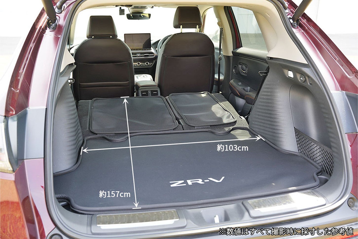 Honda「ZR-V」は、後部座席を倒すだけでほぼフラットな床面を確保できる