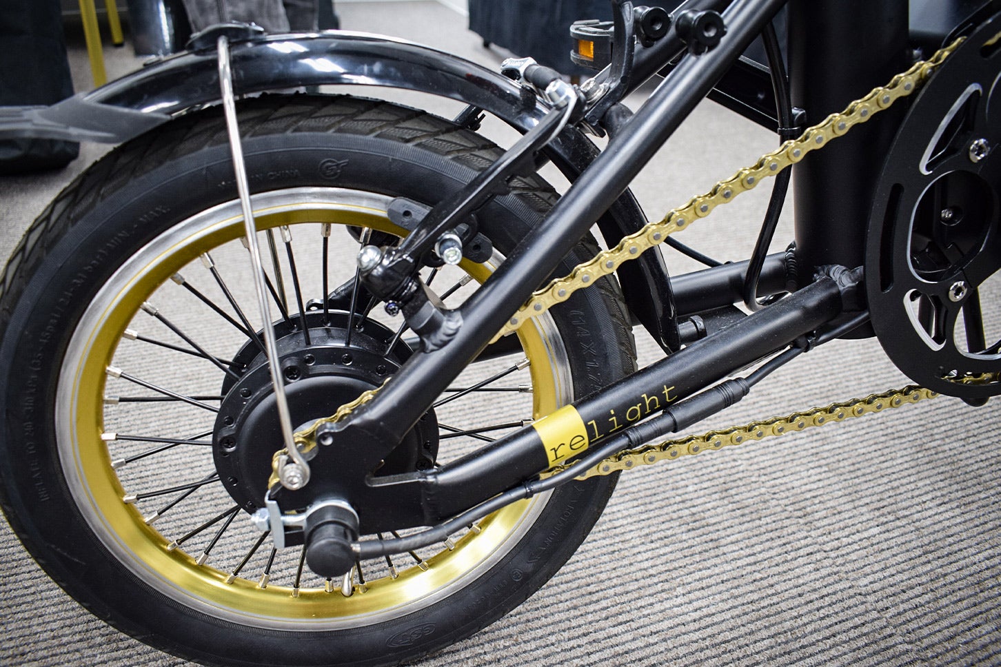 「CSG eリライト電動FDB141（ブラック／ゴールド）」