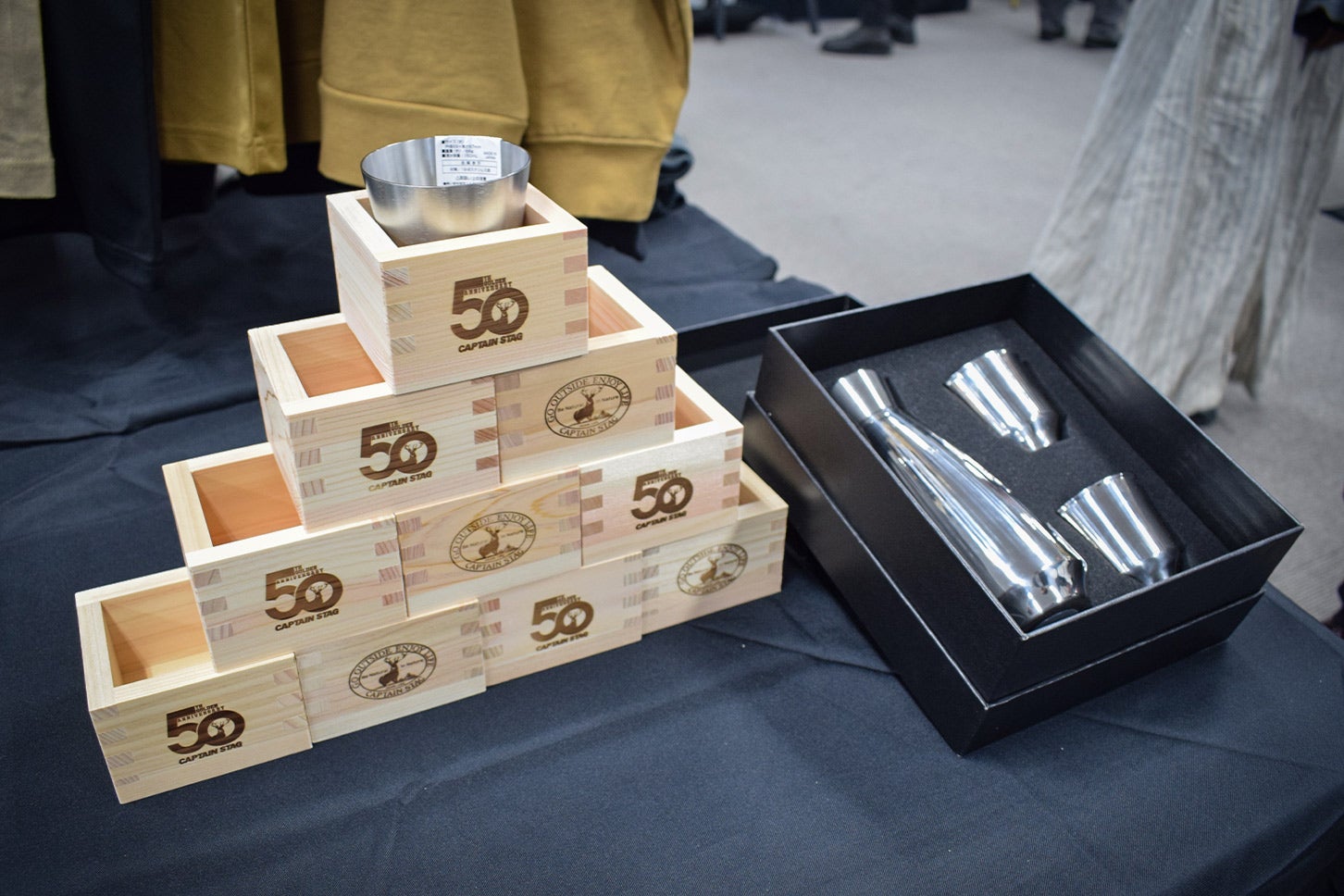 真空断熱 お猪口&徳利と、新潟の銘酒とコラボしたパウチ酒はセット版として秋頃に登場予定